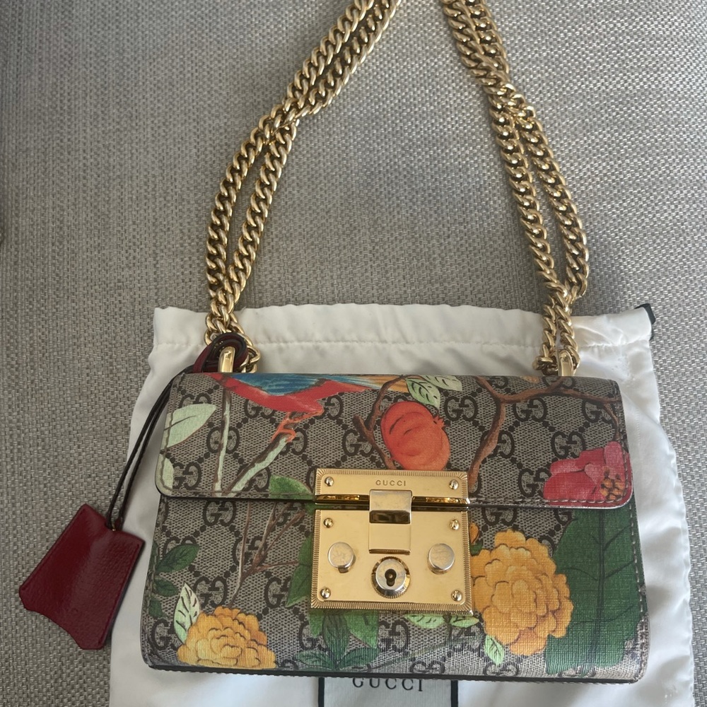 Gucci Leather Wallet With Very Little Use In Its … - image 1